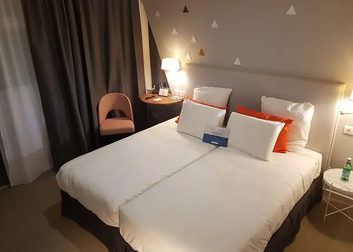 Kyriad Lyon Est - Quentin Fallavier Hotel 3*